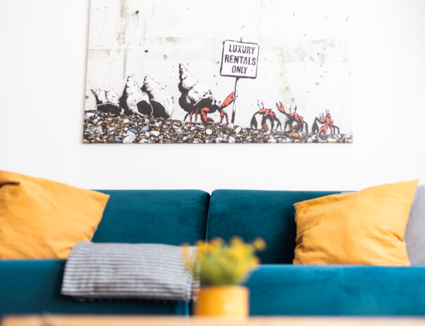 Die Sofas lassen sich zu Schlafsofas ausziehen