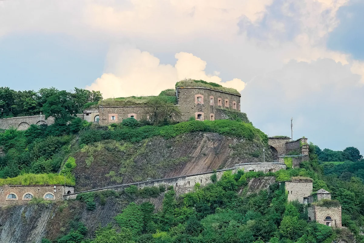 Festung Ehrenbreitstein in Koblenz, 118m über dem Rhein, zweitgrößte erhaltene Festung Europas