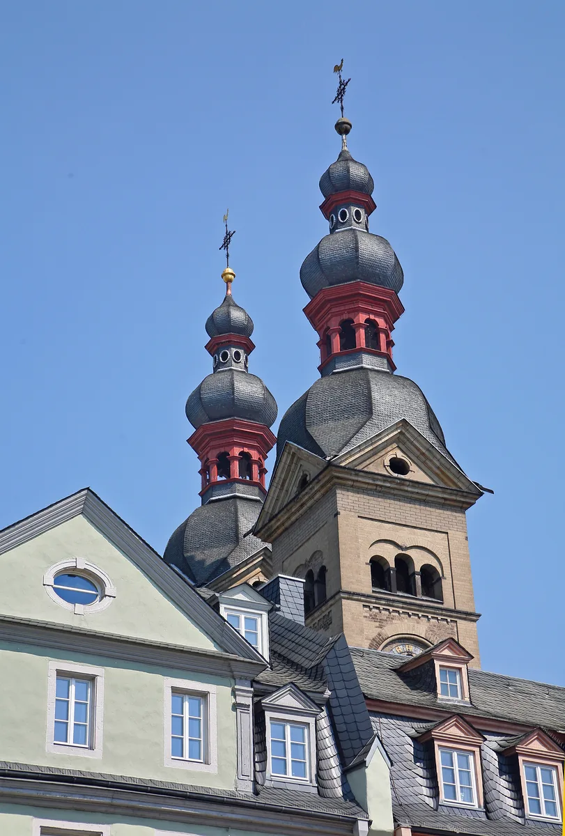 Liebfrauenkirche in Koblenz mit markanter Zwiebelkuppel aus dem 17. Jahrhundert